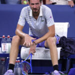 Daniil Medvedev, jucătorul rus, sancționat cu 42.500 de dolari pentru ieșirea sa impulsivă la US Open 2 video rusul daniil medvedev amendat cu 42 500 de dolari dupa ce a facut o criza de nervi la us open 68b0b20e56c62