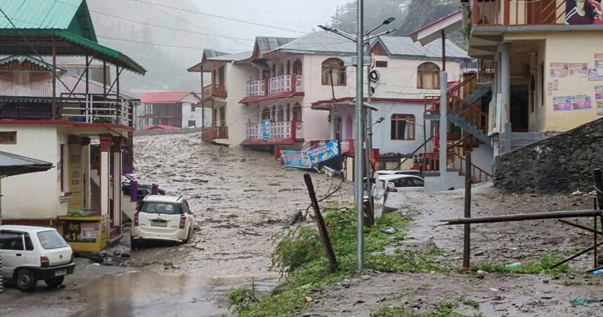 Sat din India devastat de inundații la poalele Himalayei: bilanț tragic cu patru vieți pierdute și peste 50 de persoane dispărute 1 video sat indian distrus de viitura la poalele muntilor himalaya cel putin 4 morti si peste 50 de disparuti 689221c474eb3