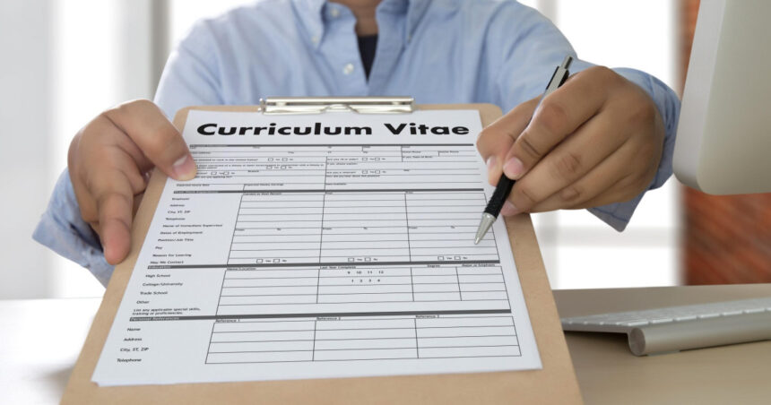 Controversa din Coaliție: 600 de CV-uri contestate la Ministerul Economiei. „Este esențial să fie numiți în funcții lideri cu „diplomă” din partea USR” 1 video scandal in coalitie pe cele 600 de cv uri depuse la ministerul economiei trebuie numiti in functii managerii cu diploma de la usr 68a9bb89d1d8e