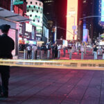Atac armat în Times Square: Un adolescent de 17 ani deschide focul, provocând rănirea a trei persoane 3 video un baiat de 17 ani a deschis focul in time square din new york trei persoane au fost ranite 68972c8dd6b8d