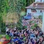 Zeci de credincioși au necesitat asistență medicală în timpul slujbei de canonizare a Sfinților Paisie și Cleopa. 3 video zeci de pelerini au avut nevoie de ingrijiri medicale ei au participat la slujba de canonizare a sfintilor paisie si cleopa 6894b3f43b81e