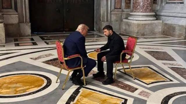 Trump îl primește pe Zelenski la Casa Albă: „Oamenii s-au săturat de acest conflict. Ne dorim cu toții o soluție.” 1 video zelenski asteptat personal de trump in fata casei albe lumea a obosit de acest razboi noi toti vrem sa l incheiem 68a3670735775