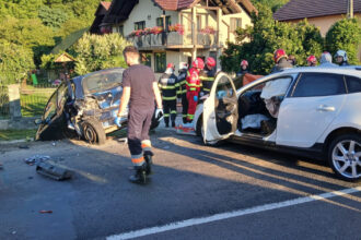 videofoto accident grav pe valea oltului un copil de 3 ani a murit sase persoane au ajuns la spital traficul este complet blocat 68aeb2e28e41c