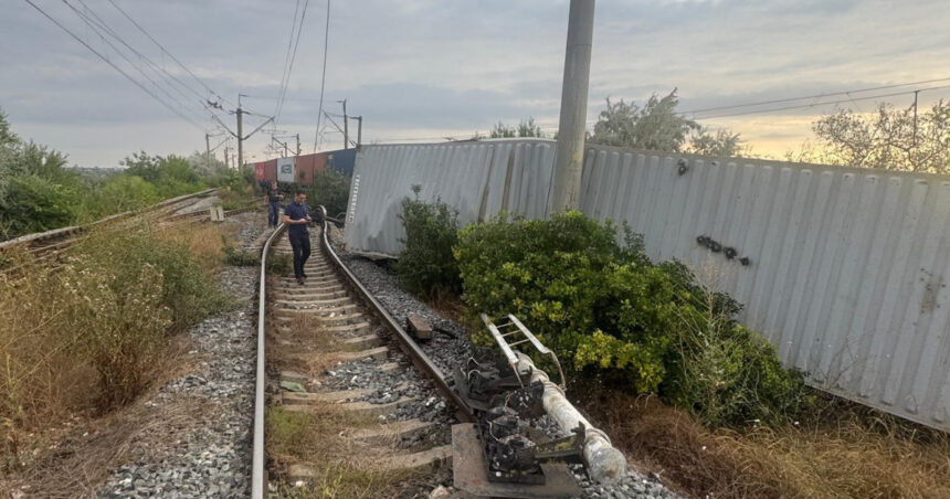 Trenurile au fost oprite vineri dimineață între Constanța și Mangalia din cauza deraierii unui marfar la Agigea. 1 videofoto circulatia trenurilor a fost blocata vineri dimineata intre constanta si mangalia din cauza deraierii unui marfar la agigea 688c8a6e58c34