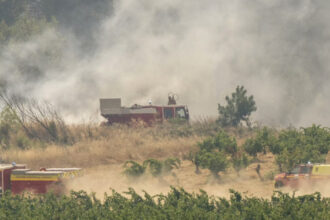 videofoto incendiul din sudul frantei a mistuit 16 000 de hectare un mort si 13 raniti intre care un pompier si o persoana sunt in stare grava 6894f340c95c3