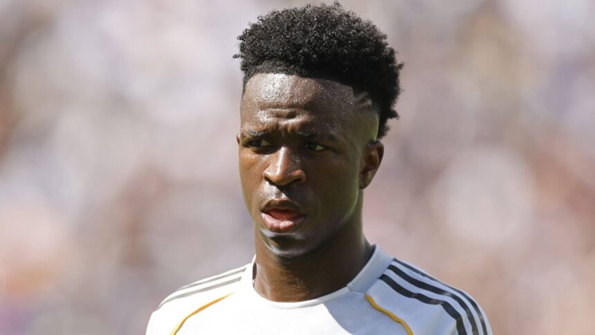 Vinicius spune „nu” lui Real Madrid! Cerințele salariale impresionante ale vedetei de pe „Bernabeu” 1 vinicius o refuza pe real madrid salariul astronomic cerut de starul de pe bernabeu 688e095789b9f
