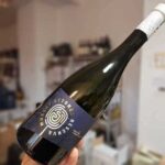 Descoperă vinul zilei: un alb demidulce, o oglindire rafinată a terroir-ului transilvănean, cu nuanțe de pere Williams, flori albe și vanilie. Ideal pentru a acompania preparate din pește, fructe de mare, foie gras sau brânzeturi fine precum brie și camembert. 2 vinul zilei un alb demidulce expresie eleganta a terroir ului transilvanean un vin cu note de pere williams flori albe si vanilie de asociat cu preparate din peste fructe de mare foie gras bra 6892f16db572e