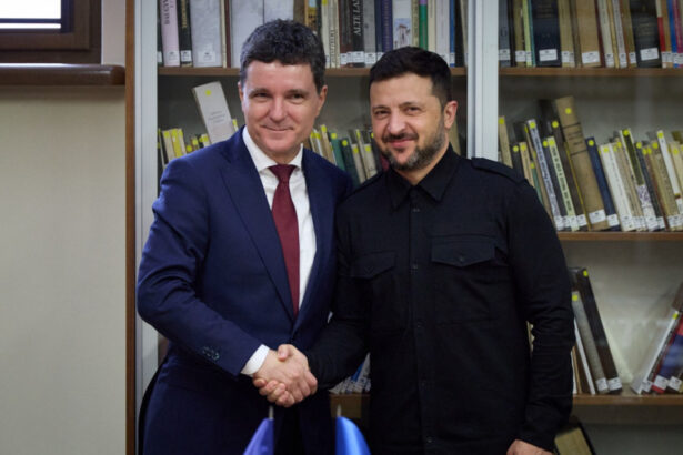 volodimir zelenski ii multumeste lui nicusor dan ucraina pretuieste livrarile romaniei de echipament defensiv 68ac6ee7922ad