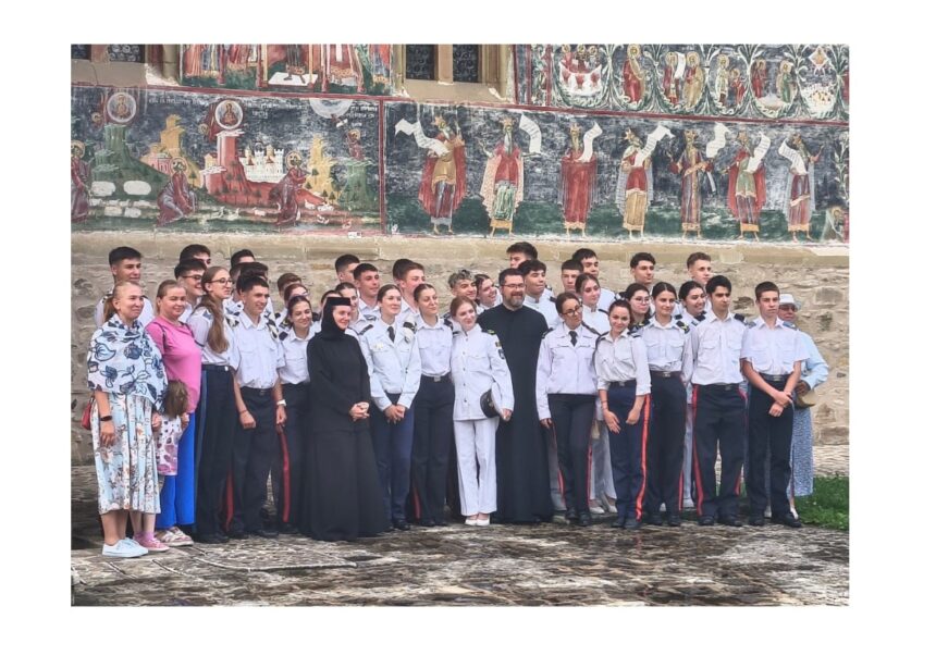 Zece tineri de la Colegiul Militar Alexandru Ioan Cuza din Constanța, răsplătiți cu o experiență duhovnicească la Mănăstirea Putna 1 zece elevi de la colegiul militar alexandru ioan cuza din constanta recompensati cu o tabara de suflet la manastirea putna 68931e80bad53