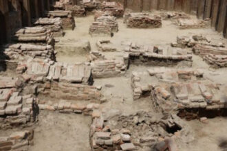 zeci de morminte medievale au fost descoperite in curtea unui liceu lugoj o adevarata fereastra catre trecut 6890677c59117