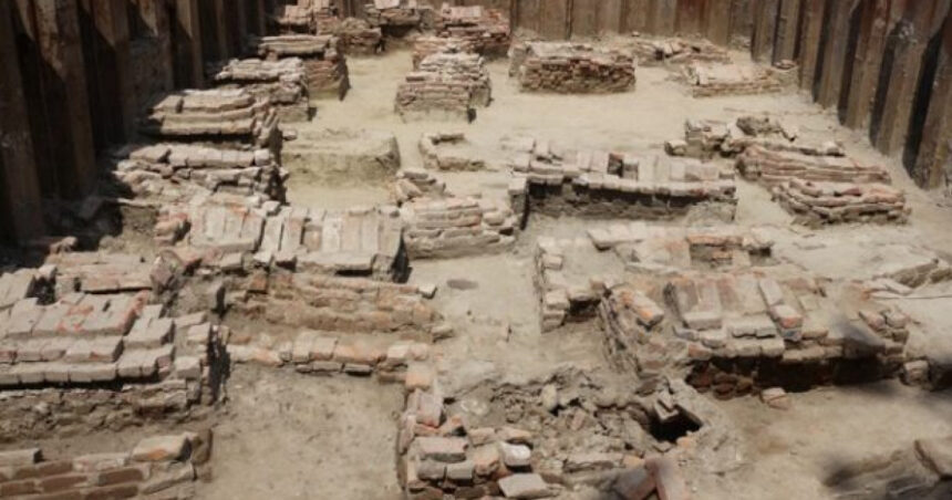 „O comoară istorică dezvăluită: zeci de morminte medievale găsite în curtea liceului din Lugoj” 1 zeci de morminte medievale au fost descoperite in curtea unui liceu lugoj o adevarata fereastra catre trecut 6890677c59117