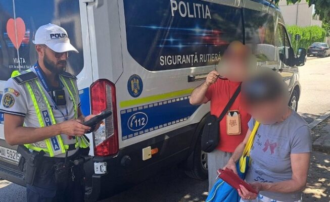 Zeci de pedestri și cicliști din Constanța, sancționați de autorități 1 zeci de pietoni si biciclisti din judetul constanta amendati de politisti 68aee31b94210