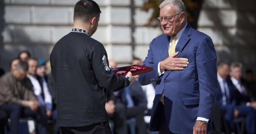 Zelenski și emisarul lui Trump: „Am abordat modalitățile prin care îi putem determina pe ruși să participe la negocieri autentice” 1 zelenski s a intalnit cu emisarul lui trump am discutat despre cum ii putem forta pe rusi sa se angajeze in negocieri reale 68acb8a379193