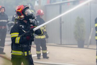 a luat foc o nava in santierul naval constanta pompierii intervin cu mai multe autospeciale 68dbc0b3a687f