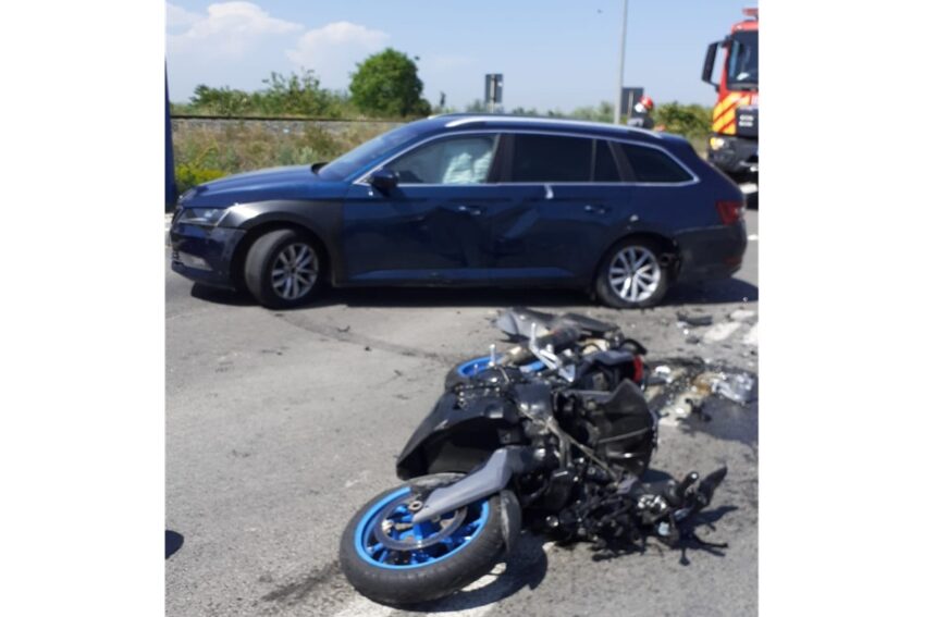 Coliziune pe străzile din Costinești: o persoană a suferit răni 1 accident rutier produs in centrul statiunii costinesti o persoana a fost ranita 68c6904bd4923