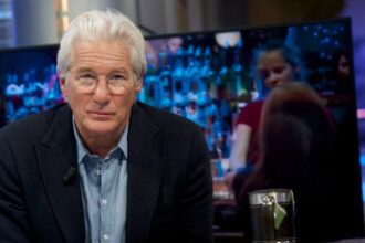 actorul richard gere a lansat critici dure la adresa lui donald trump nu reprezinta america el distruge constitutia 68d24b4862a80
