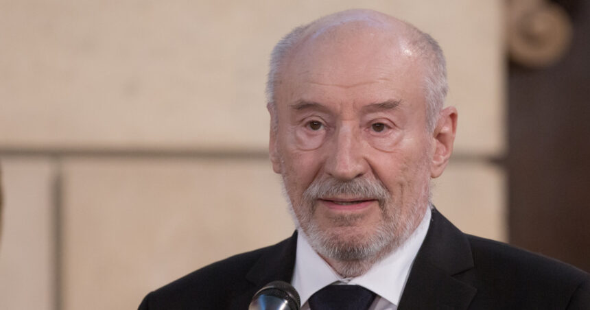 Victor Rebengiuc își încheie călătoria alături de André. Piesa „Tatăl” de la Bulandra se retrage de pe scenă. 1 actorul victor rebengiuc isi ia adio de la personajul andre piesa de teatru tatal de la bulandra nu se mai joaca 68d1b084ba0e6