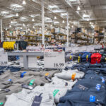 Trump interzice diplomaților iranieni accesul la bunuri de lux și în magazinele cu vânzare angro din Statele Unite 2 administratia trump interzice diplomatilor iranieni sa cumpere bunuri de lux si sa intre in magazine en gros din sua 68d24ef42f28d