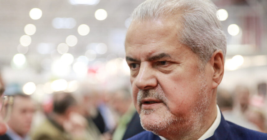 Adrian Năstase reacționează după solicitarea lui Vlad Gheorghe de a renunța la avantajele fundației: „Un individ de nimic” 1 adrian nastase dupa ce vlad gheorghe a cerut retragerea beneficiilor fundatiei sale un oarecare pacalici 68bb047943dd8