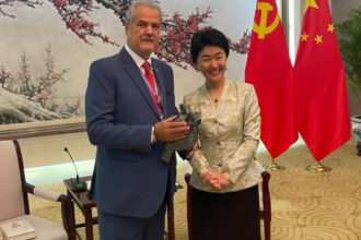adrian nastase participa la parada militara de la beijing unde vor fi prezenti xi jinping vladimir putin si kim jong 68b71e034808a