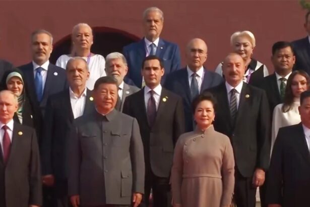 adrian nastase si viorica dancila alaturi de vladimir putin kim jong un si xi jinping la parada militara din china 68b7e56fcfccc