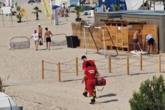 alerta pe plaja zoom beach din constanta un barbat de 40 de ani a murit inecat in apele marii 68b57e1e963fc