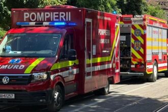 alerta pe strada soveja din constanta arde mansarda unui bloc o persoana ar fi prinsa inauntru 68c6b74a2cd82
