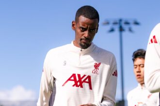 alexander isak out din lotul lui liverpool la primul meci dupa transferul record motivul invocat de arne slot 68c6af30cda49