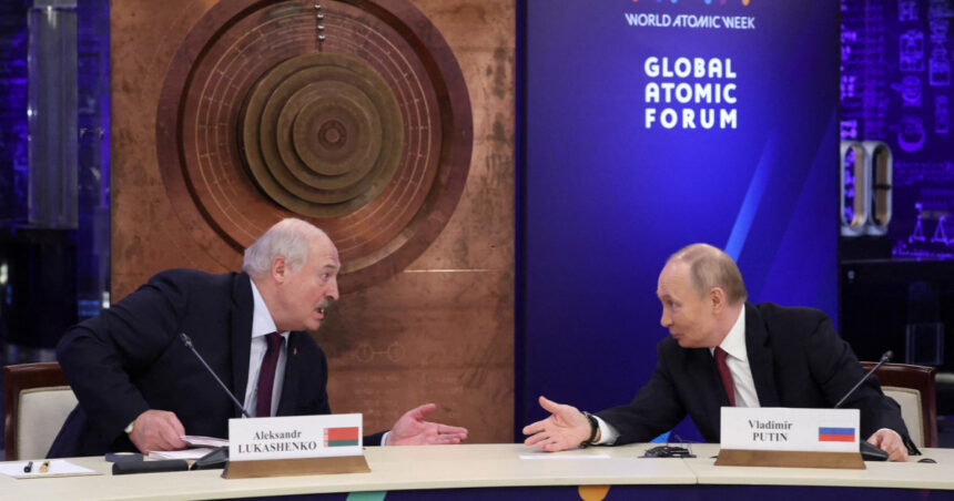 Alexander Lukașenko îi sugerează lui Vladimir Putin să dezvolte o centrală nucleară pentru a furniza electricitate Ucrainei aflate sub ocupație. 1 alexander lukasenko i a propus lui vladimir putin sa construiasca o centrala nucleara pentru a da energie electrica ucrainei ocupatea 68d7f73e713c9