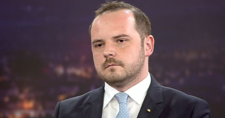 Alexandru Rogobete, după vizita la spitalul din Iași unde au decedat șase copii: "Niciodată nu am întâlnit un asemenea haos în administrație" 1 alexandru rogobete dupa vizita la spitalul din iasi unde au murit sase copii un haos administrativ mai mare nu am mai vazut de mult 68d941c419fa1