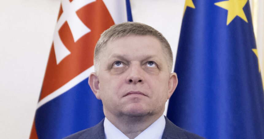 De la camarad al lui Putin la rivalul distant al lui Zelenski: Dublul joc politic al premierului slovac Robert Fico 1 analiza de la prietenul lui vladimir putin la vecinul rece al lui volodimir zelenski viata politica dubla a premierului slovac robert fico 68c5a1e07fc5c