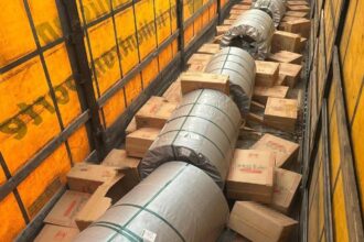 aproximativ 480 000 de tigarete in valoare de jumatate de milion de lei descoperite de politistii de frontiera constanteni ascunse intr un camion 68be915400239