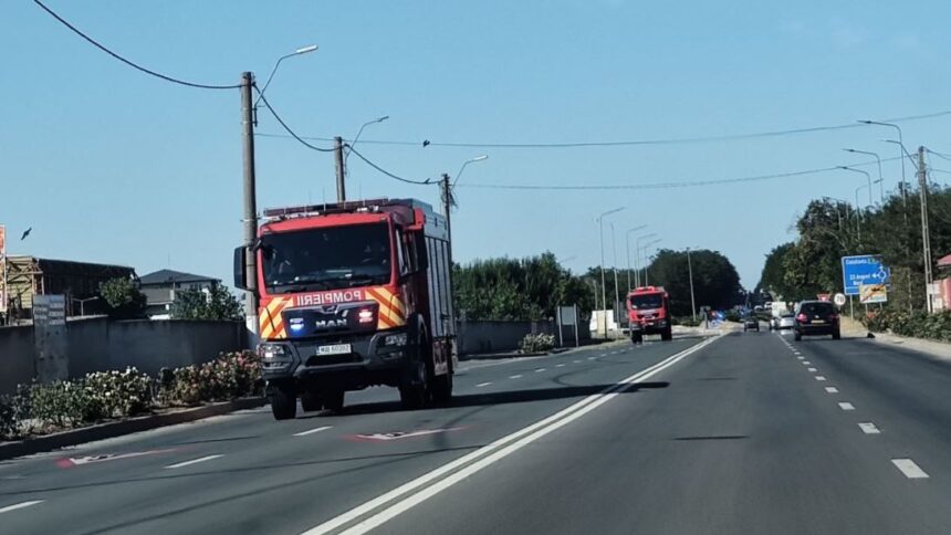 Flăcările mistuie o locuință în Valu lui Traian: intervenția pompierilor cu cinci autospeciale în plină acțiune 1 arde o casa in valu lui traian pompierii intervin cu 5 autospeciale 68b5cb8bcc250
