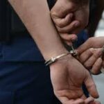 Capturat pentru corupție: oferirea de mită unui agent rutier 3 arestat pentru dare de mita dupa ce a incercat sa ofere bani unui politist rutier 68d3fd94111a2