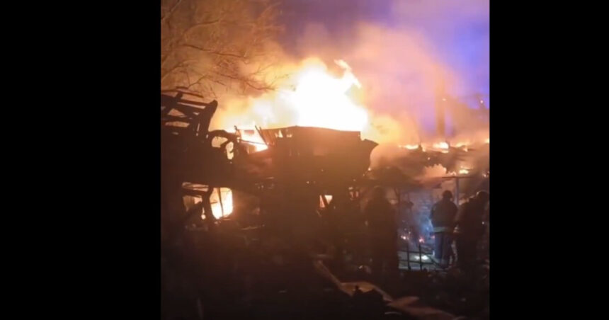 Atac devastator în sudul Ucrainei: Forțele ruse au distrus locuințe, bilanț tragic de morți și răniți 1 armata lui putin a bombardat mai multe case in sudul ucrainei cel putin doua persoane au fost ucise si alte 18 ranite 68c9494041860