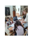 Micul univers al creativității: Copiii artiști din Constanța explorează tainele designului și ale publicității la Muzeul de Artă 2 atelier de creativitate la muzeul de arta constanta micii artisti au descoperit secretele designului si publicitatii 68beb1a6ec71b