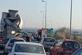 atentie soferi accident rutier pe autostrada a4 intre lazu si constanta o masina a intrat in parapet 68b554178947d