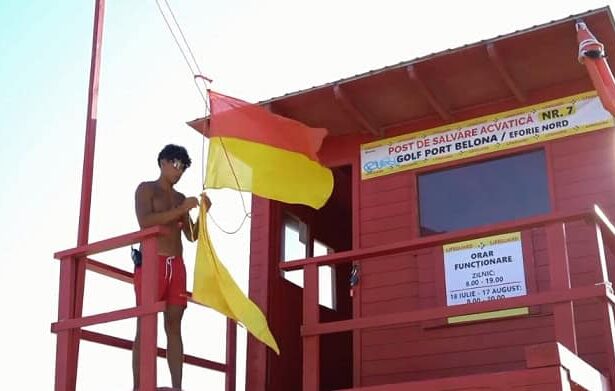 atentie steag galben arborat pe plajele din eforie 68bad544845ed