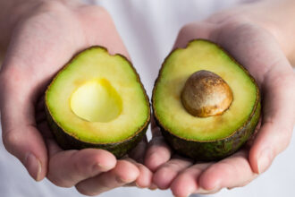avocado mananca ei noi n avem bani nici de pufuleti reactia unui roman la supararea ministrului agriculturii 68cd08e918e6c