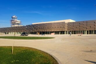 barbat cu mandat european de arestare prins de politisti in aeroportul mihail kogalniceanu 68d13774a0e94