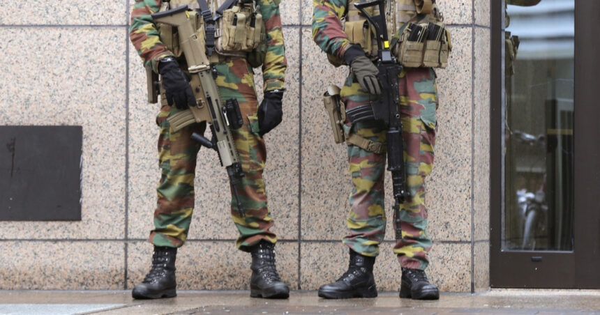 Belgia ia în considerare desfășurarea trupelor în Bruxelles pentru a înfrunta violențele legate de traficul de droguri 1 belgia se gandeste sa trimita soldatii pe strazile bruxelles ului pentru a combate violentele provocate de traficul de droguri 68bc8382330f9