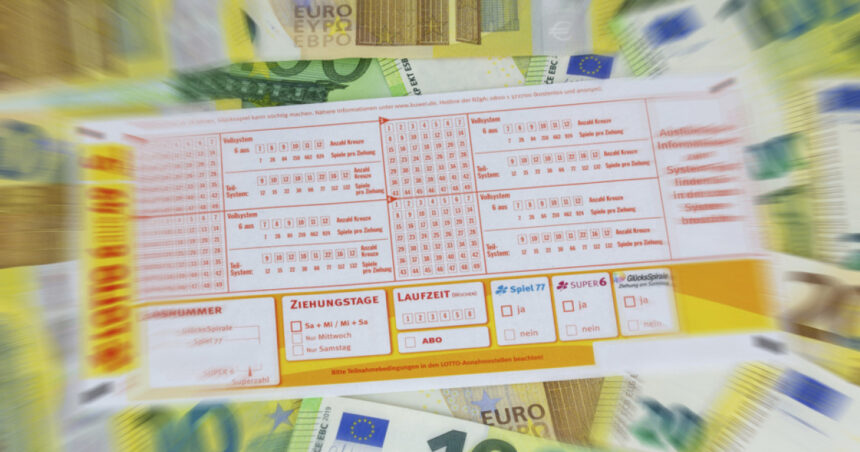 Această poveste incredibilă: Biletul câștigător de 15,3 milioane de euro descoperit după o jumătate de an, în timp ce proprietarul se întreba cine ar fi atât de imprudent încât să nu revendice premiul! 1 bilet la loto de 153 milioane de euro gasit dupa 6 luni in timpul asta posesorul se intreba cine e atat de prost sa nu ridice banii 68daf220615c1