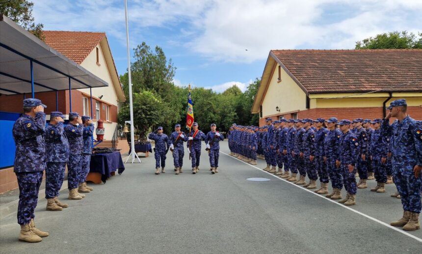 Ceremonia de Învestire a Bobocilor de la Școala Militară de Maiștri ai Forțelor Navale: Drapelul de Luptă și Armamentul Individual în Mâinile Lor! 1 bobocii de la scoala militara de maistri militari a fortelor navale au primit drapelul de lupta si armamentul individual 68c3c2d2135b9
