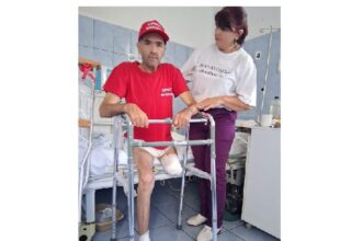 caravana faptelor bune voluntarii asociatiei suflete deschise au adus bucurie si sprijin la spitalul tbc agigea 68d5140555c81