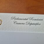 Cărți de vizită aurite pentru aleși: Uneori, adevărul depășește fantezia, afirmă liderul Comisiei de Tehnologia Informației. 2 carti de vizita cu foita de aur pentru parlamentari cateodata realitatea bate gluma spune presedintele comisiei de tehnologia informatiei 68c41e4b04123