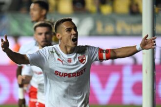 catalin cirjan palma pentru daniel pancu dupa gol si assist nu am fost compatibil ma bucur ca sunt aici 68c8f6e8db2b3