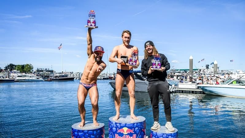 Cătălin Preda a impresionat America cu salturile sale spectaculoase în apă de la înălțimi amețitoare! 1 catalin preda a facut senzatie in america la sarituri in apa de la mare inaltime 68cfd47b0687d