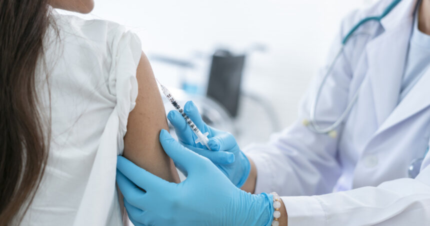 Cine nu mai beneficiază de vaccinare gratuită? Avertismentul medicilor: „Multe persoane se confruntă cu această problemă” 1 categorii de persoane care nu se mai pot vaccina gratuit medicii avertizeaza multi oameni se afla in aceasta situatie 68ccd7b74abab