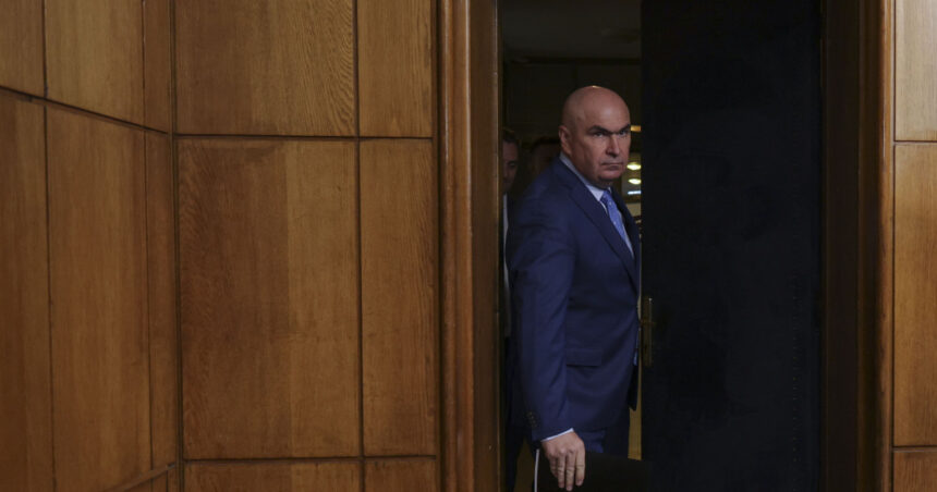 Câte persoane părăsesc Cancelaria Prim-ministrului? Declarațiile lui Ilie Bolojan 1 cati oameni pleaca de la cancelaria premierului anuntul lui ilie bolojan 68b6e94887caf