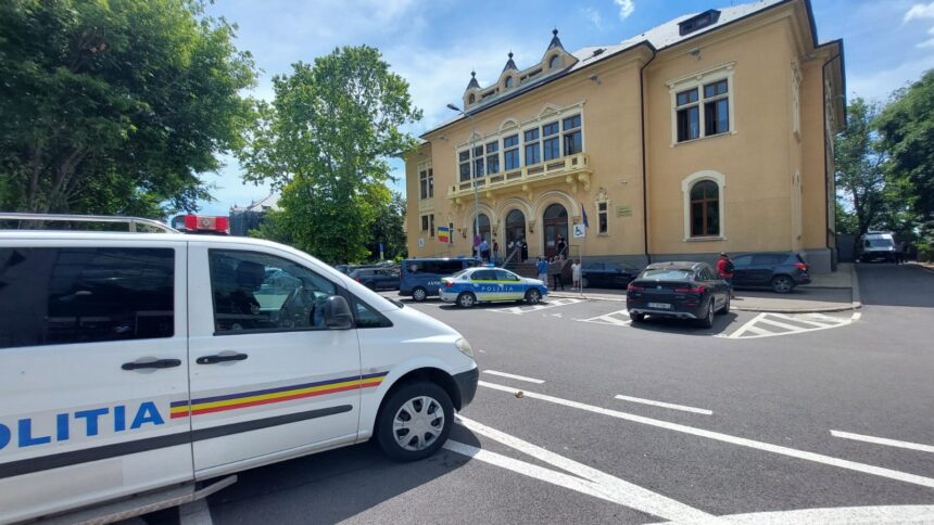 „Mărturisiri nefiltrate în sala de judecată de la Constanța: „Consumul zilnic de alcool e la ordinea zilei, ca-n viața oricui… hrănesc furnicile““ 1 cea mai sincera audiere din instanta la constanta beau zilnic dupa program cum face orice om dau mancare la furnici 68c7350b732d4